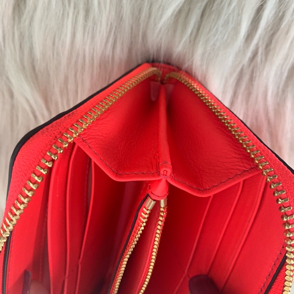 Tory Burch Georgia zip continental wallet. - Picture 6 of 9